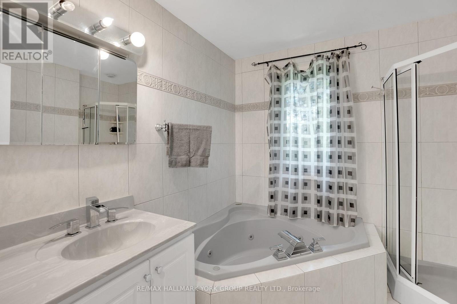 2 Kingswood Drive, King, Ontario  L7B 1K8 - Photo 18 - N12585930