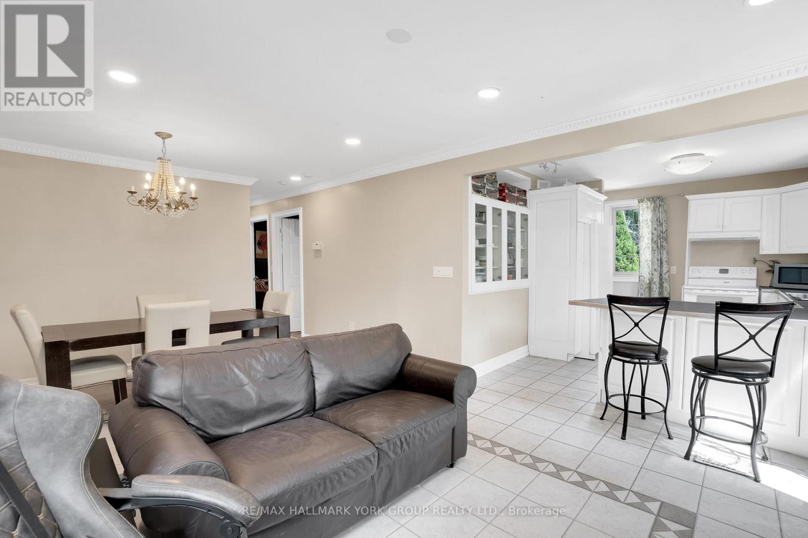 2 Kingswood Drive, King, Ontario  L7B 1K8 - Photo 19 - N12585930