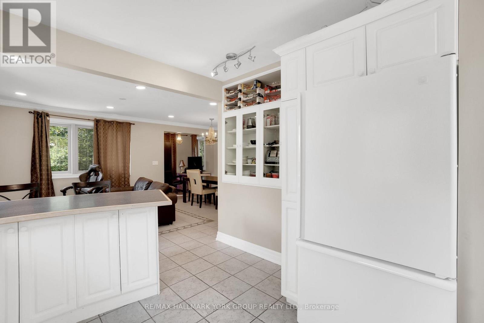 2 Kingswood Drive, King, Ontario  L7B 1K8 - Photo 22 - N12585930