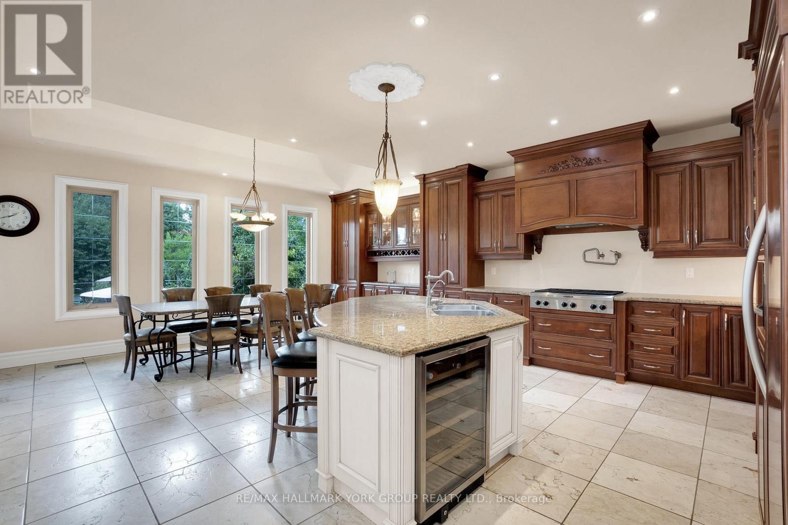 2 Kingswood Drive, King, Ontario  L7B 1K8 - Photo 9 - N12585930