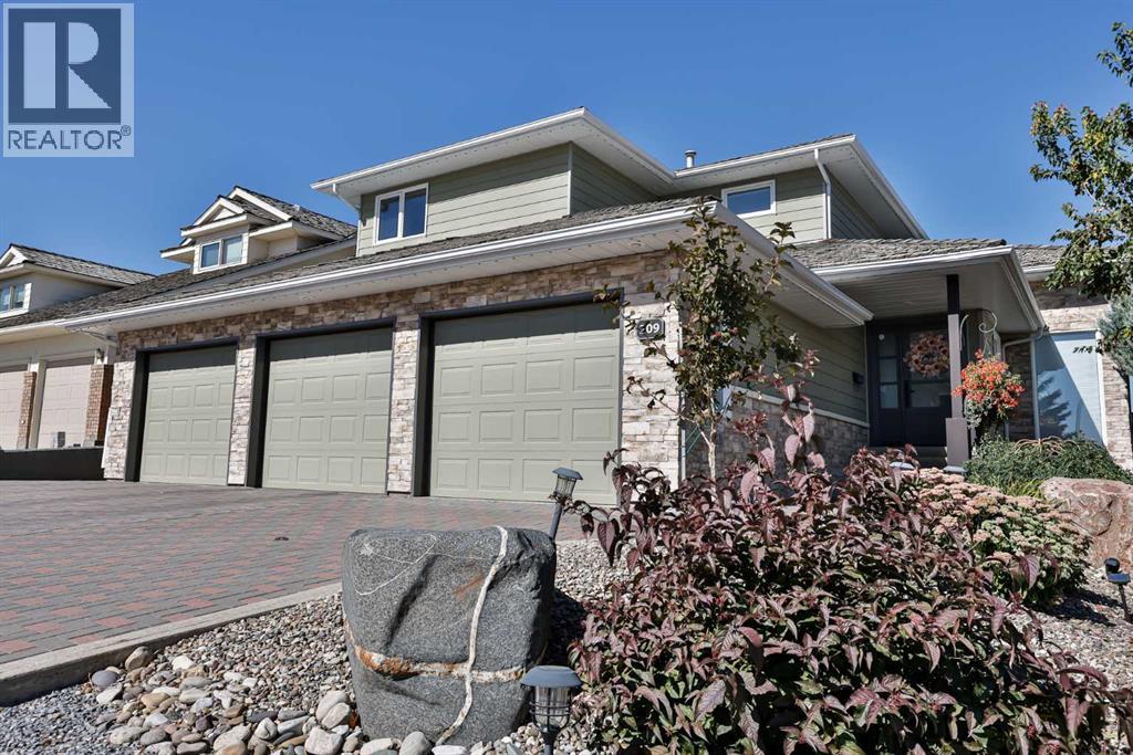 209 Coachwood Point W, Lethbridge, Alberta  T1K 6A7 - Photo 2 - A2259943