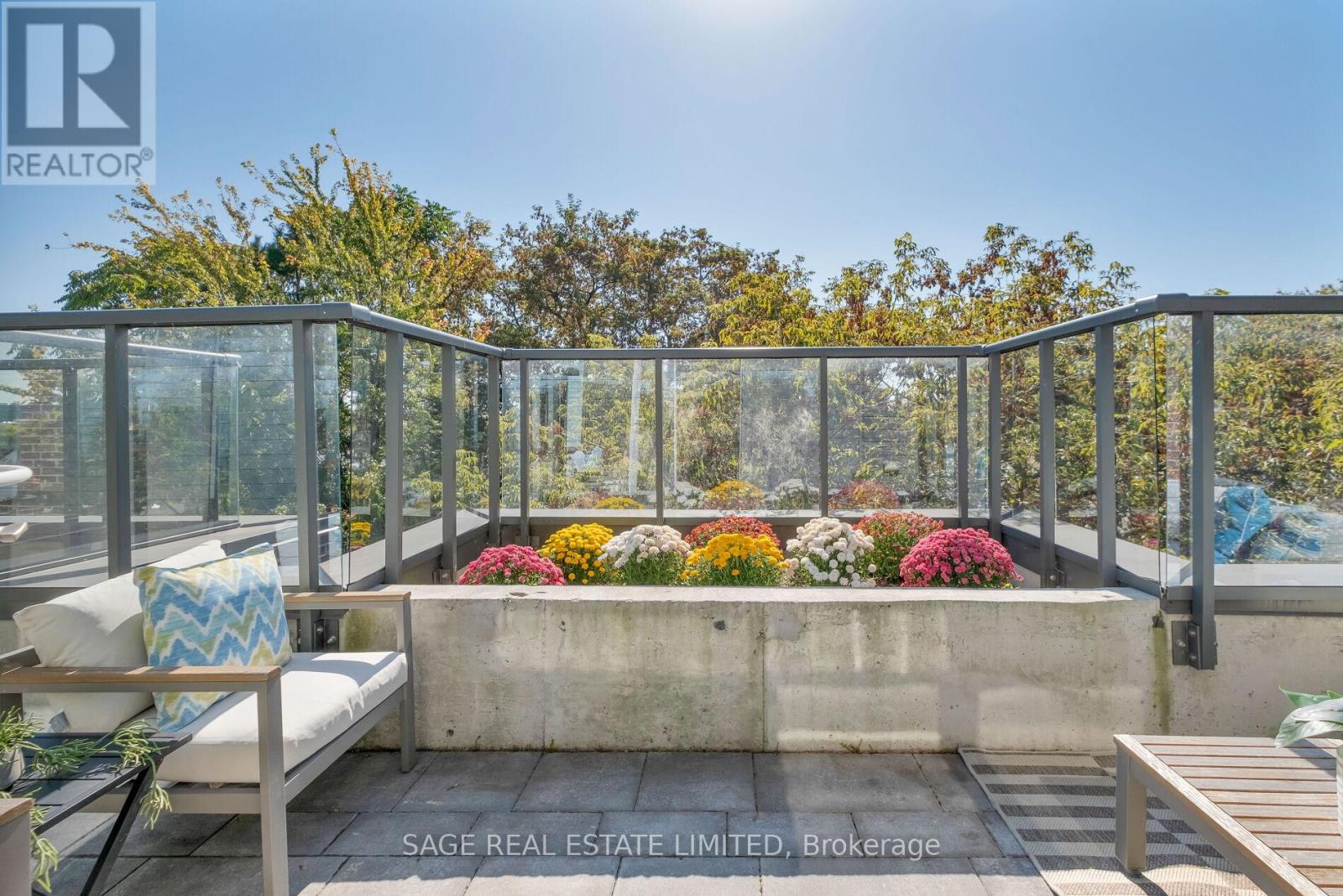 Th01 - 1331 Queen Street E, Toronto, Ontario  M4L 0B1 - Photo 36 - E12448728