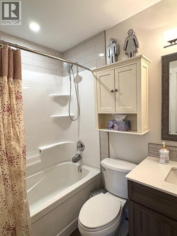 124 Glenpatrick Drive Sw, Calgary, Alberta  T3E 4L6 - Photo 16 - A2269591