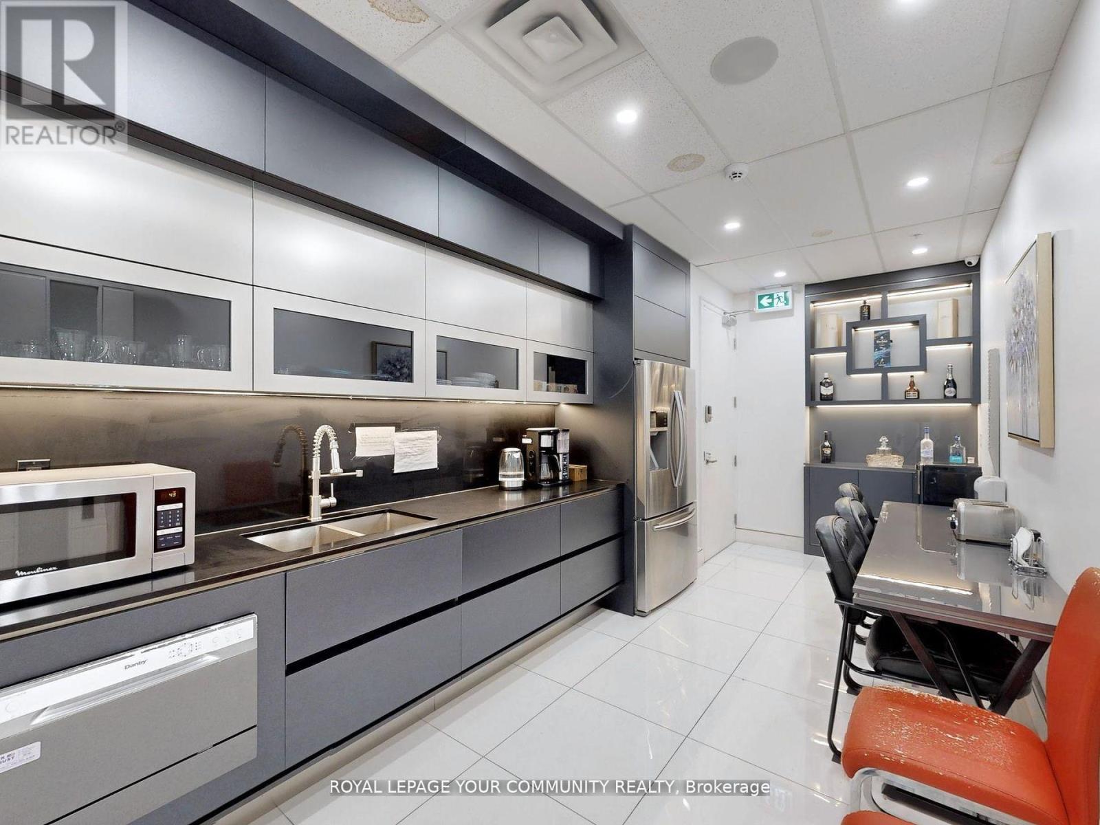 1101/1102/1114 - 7191 Yonge Street, Markham, Ontario  L3T 0C4 - Photo 22 - N12269663