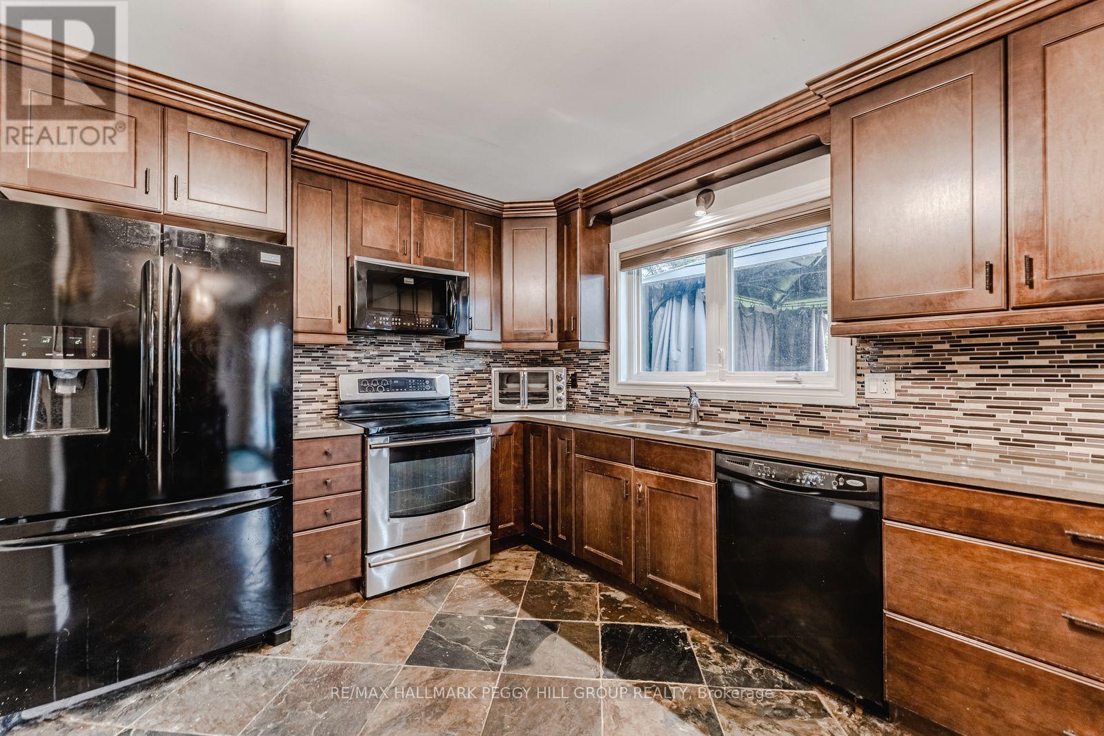 7 Sandlewood Trail, Ramara, Ontario  L0K 1B0 - Photo 4 - S12585946