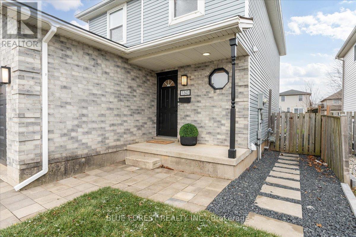 1343 Aspenridge Crescent, London East, Ontario  N5Y 5N2 - Photo 5 - X12586142