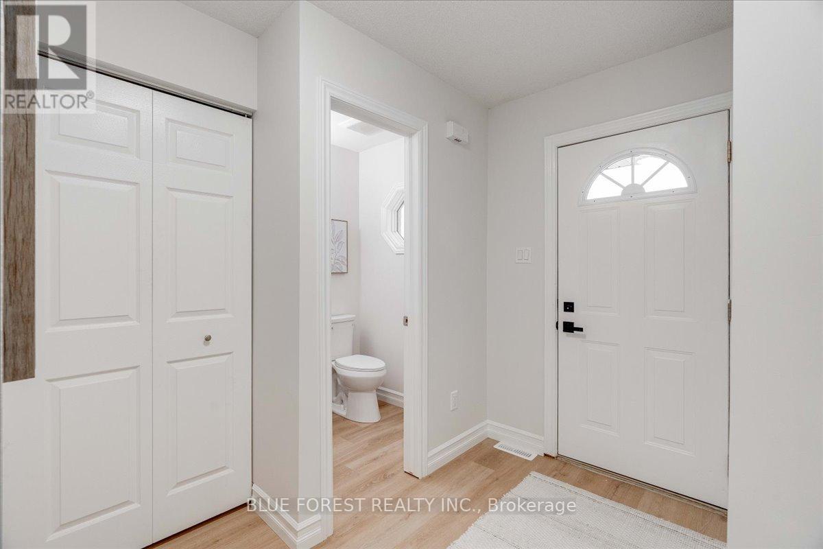 1343 Aspenridge Crescent, London East, Ontario  N5Y 5N2 - Photo 6 - X12586142