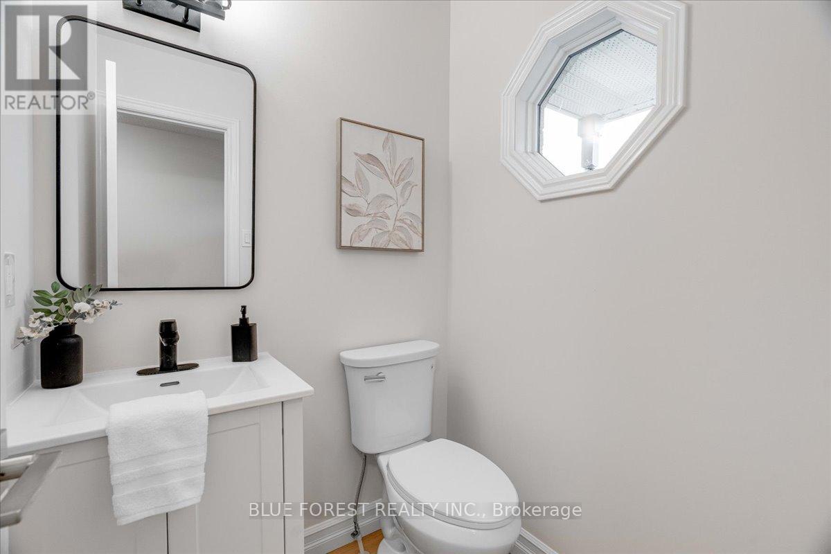 1343 Aspenridge Crescent, London East, Ontario  N5Y 5N2 - Photo 8 - X12586142