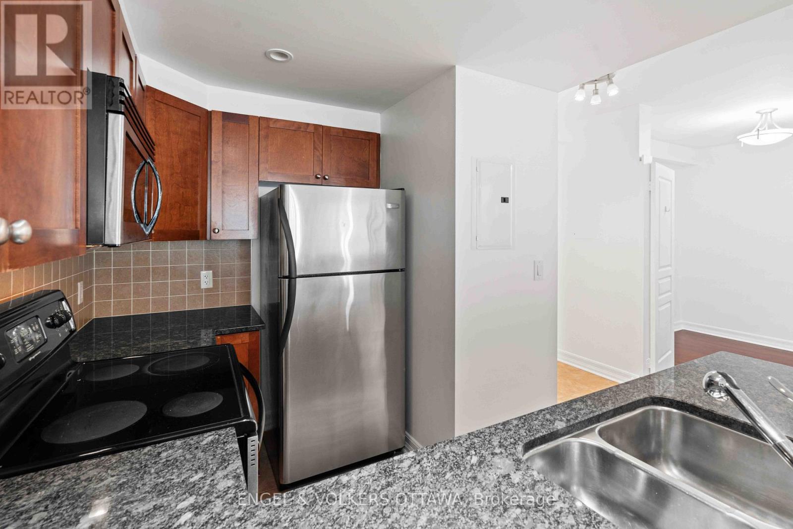 1107 - 200 Besserer Street, Ottawa, Ontario  K1N 0A7 - Photo 7 - X12586158