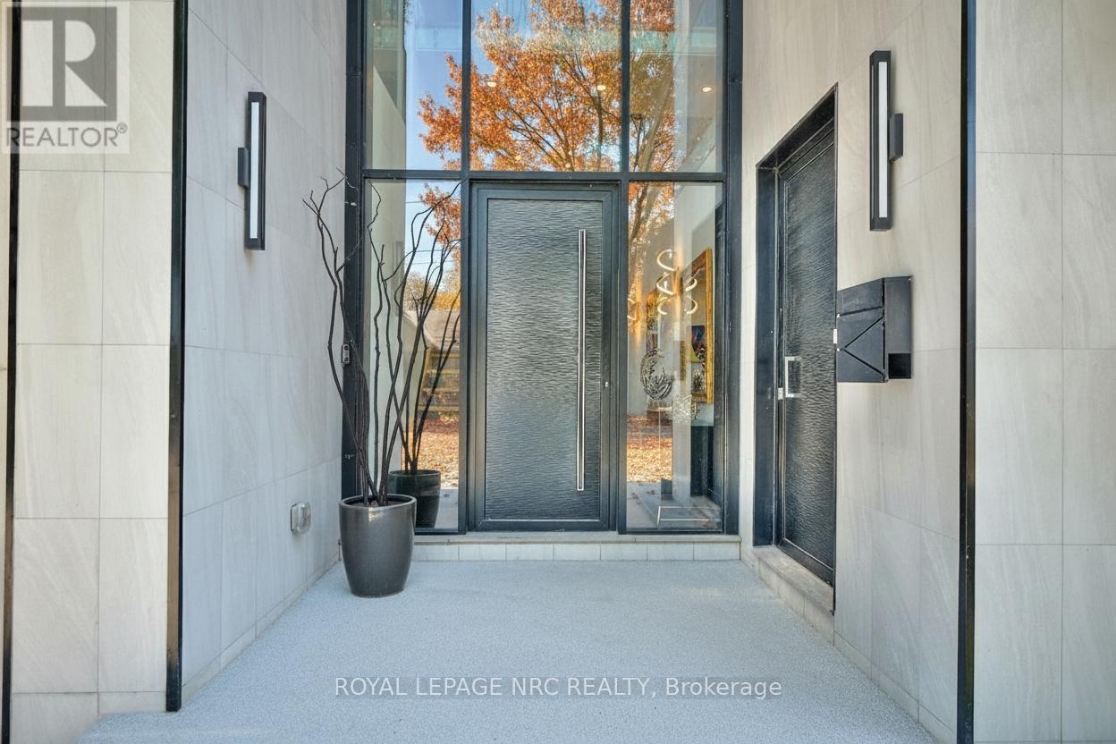 10 Pawling Street, St. Catharines, Ontario  L2N 5M2 - Photo 4 - X12586062