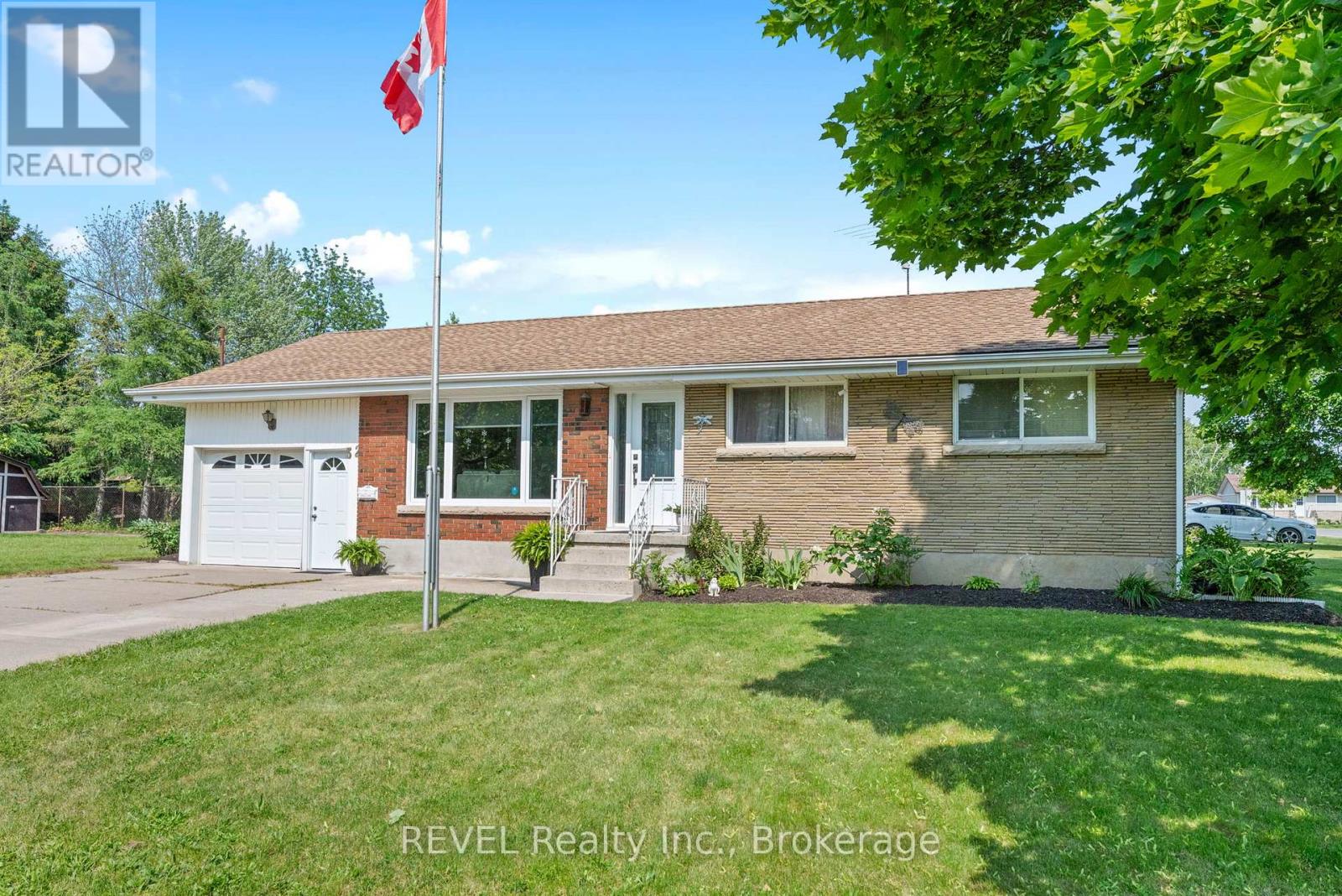 32 HANSON DRIVE N, St. Catharines, Ontario