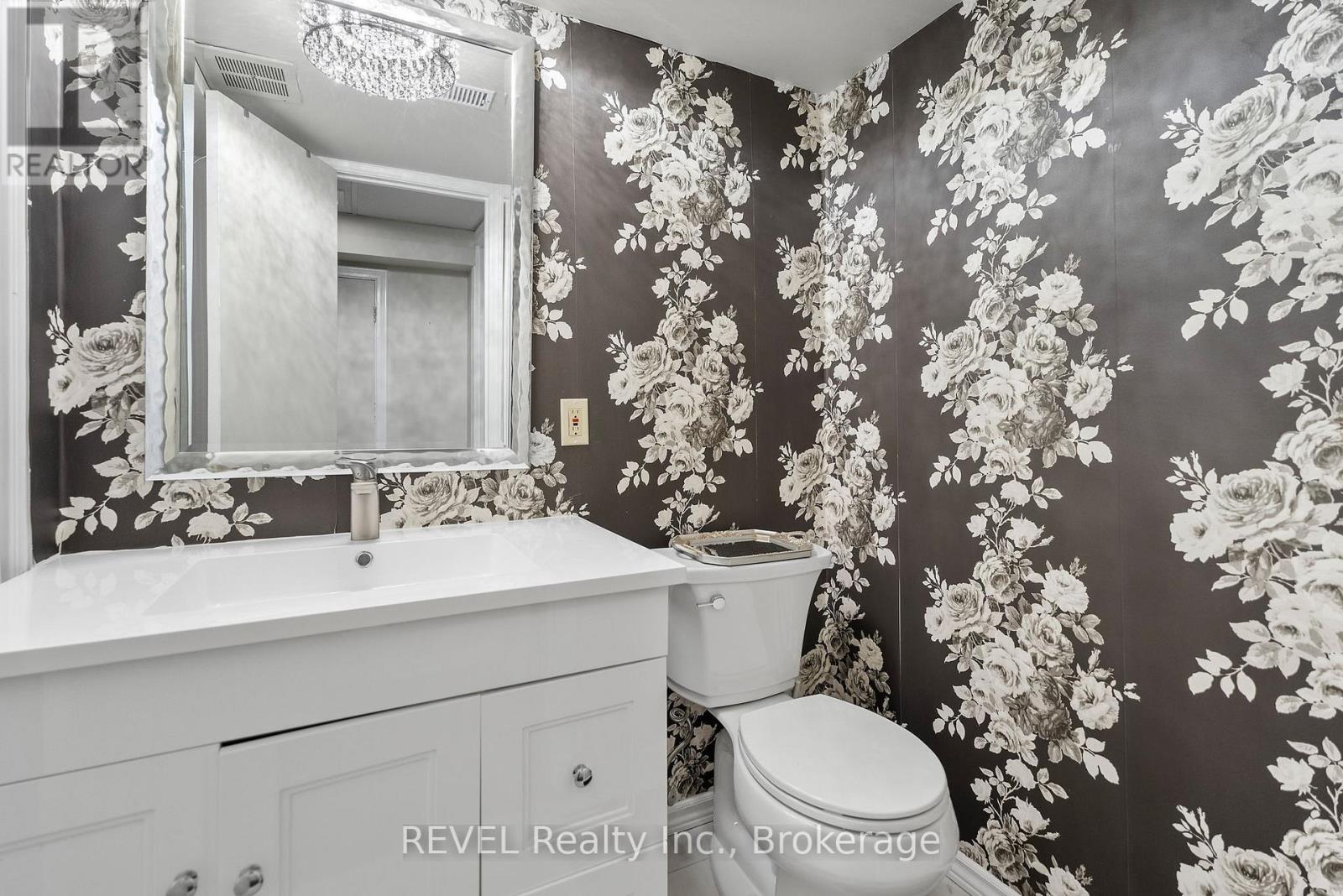 32 Hanson Drive N, St. Catharines (Bunting/linwell), Ontario  L2M 2X1 - Photo 12 - X12586196