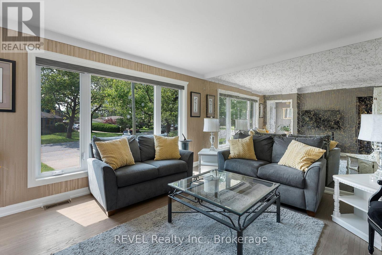 32 Hanson Drive N, St. Catharines, Ontario L2M 2X1 - Photo 3 - X12586196