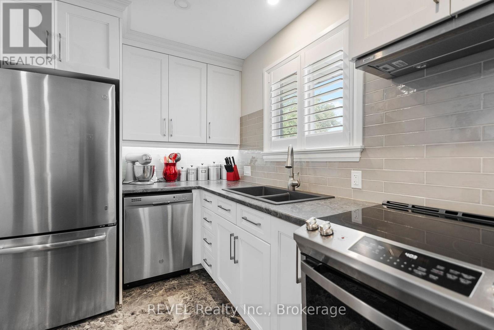 32 Hanson Drive N, St. Catharines, Ontario L2M 2X1 - Photo 5 - X12586196