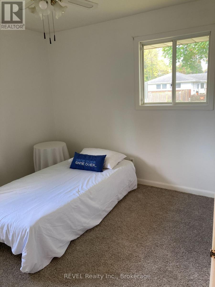 32 Hanson Drive N, St. Catharines (Bunting/linwell), Ontario  L2M 2X1 - Photo 8 - X12586196