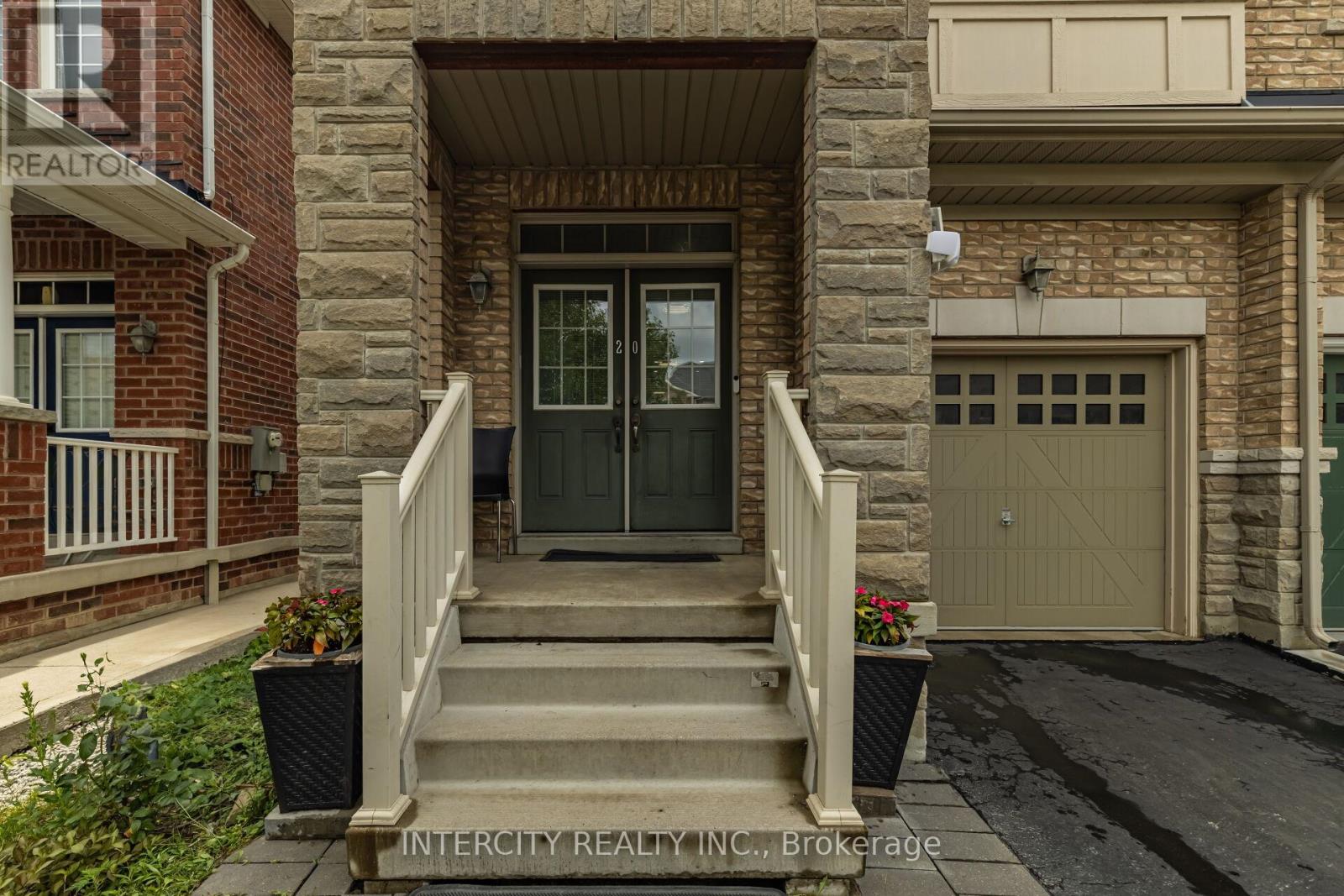 20 Vanderpool Crescent, Brampton, Ontario  L6P 3W9 - Photo 2 - W12585944