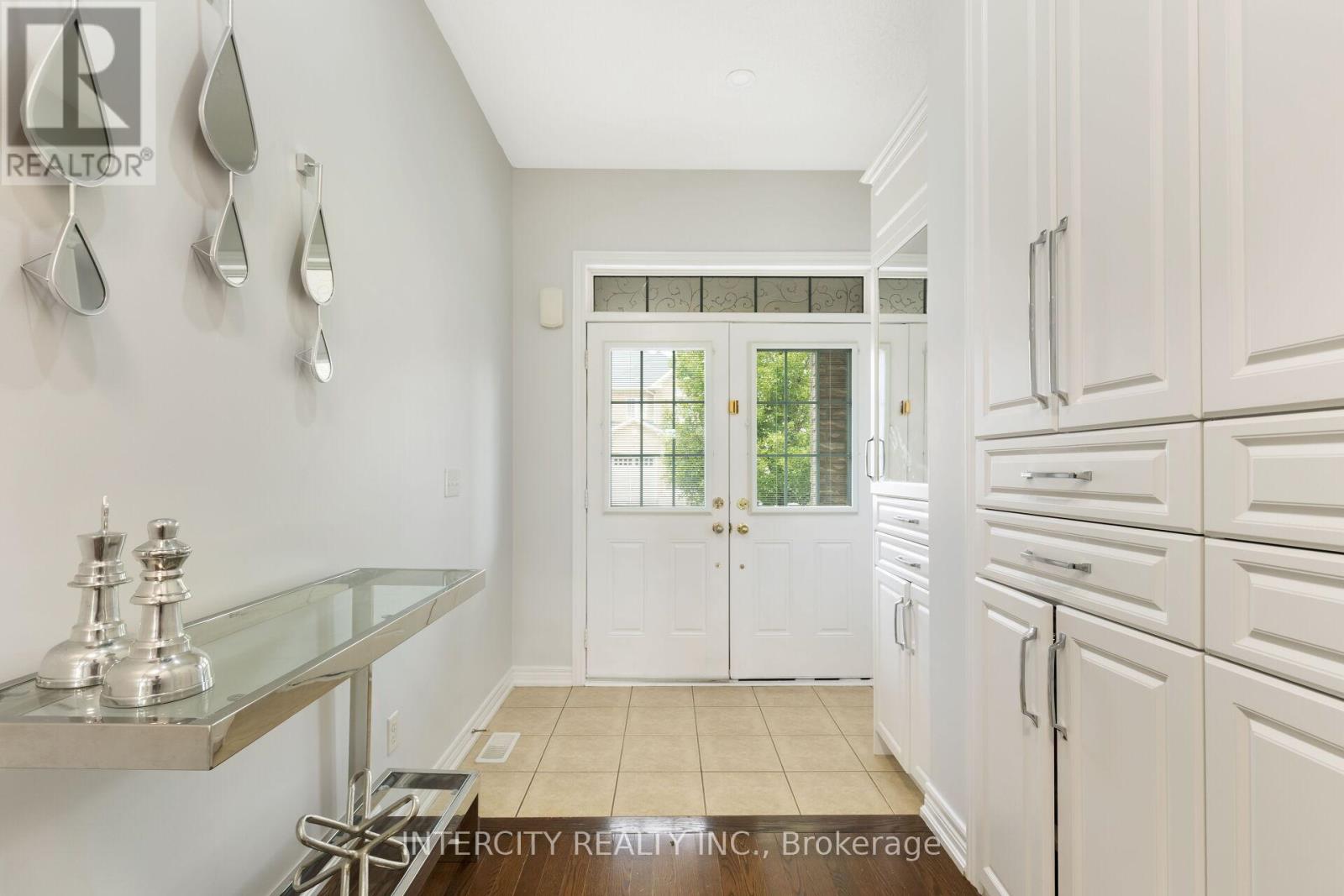 20 Vanderpool Crescent, Brampton, Ontario  L6P 3W9 - Photo 4 - W12585944