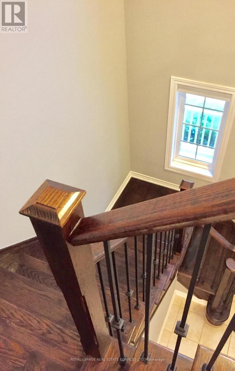 576 Murray Meadows Place, Milton, Ontario  L9T 8L8 - Photo 6 - W12585974