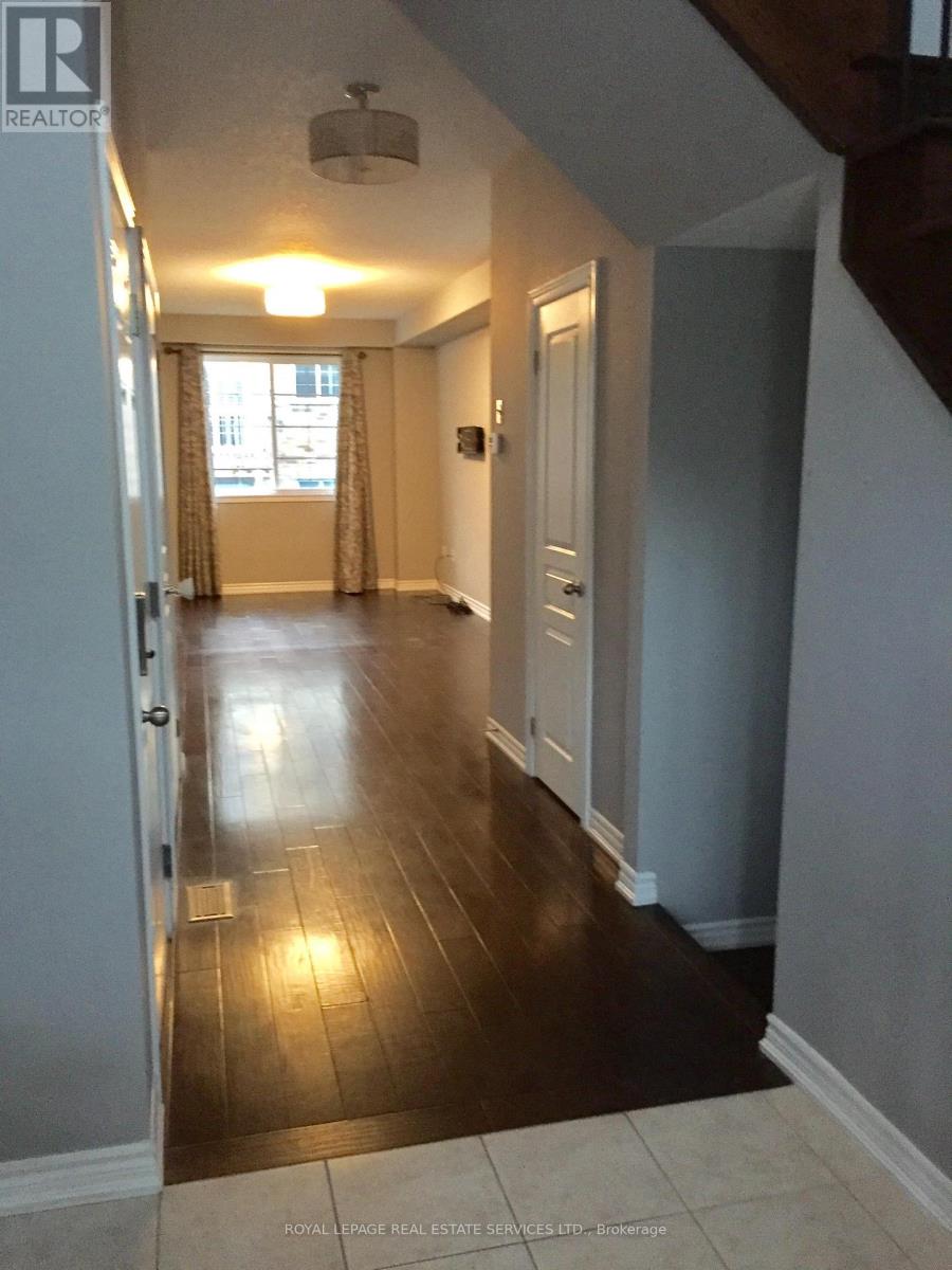 576 Murray Meadows Place, Milton, Ontario  L9T 8L8 - Photo 7 - W12585974