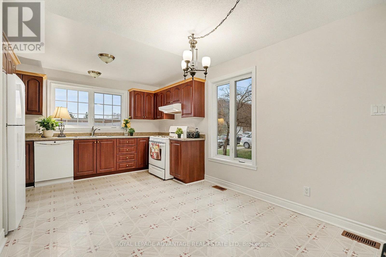 11 Queen Street, Perth, Ontario  K7H 2W4 - Photo 5 - X12586112