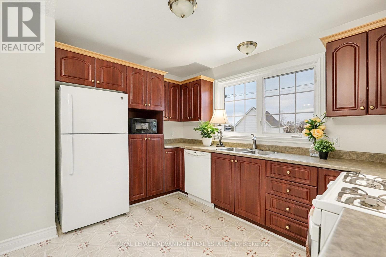 11 Queen Street, Perth, Ontario  K7H 2W4 - Photo 6 - X12586112