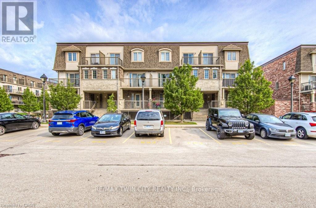 F - 240 Rachel Crescent, Waterloo, Ontario N2R 0E1 - Photo 3 - X12585948