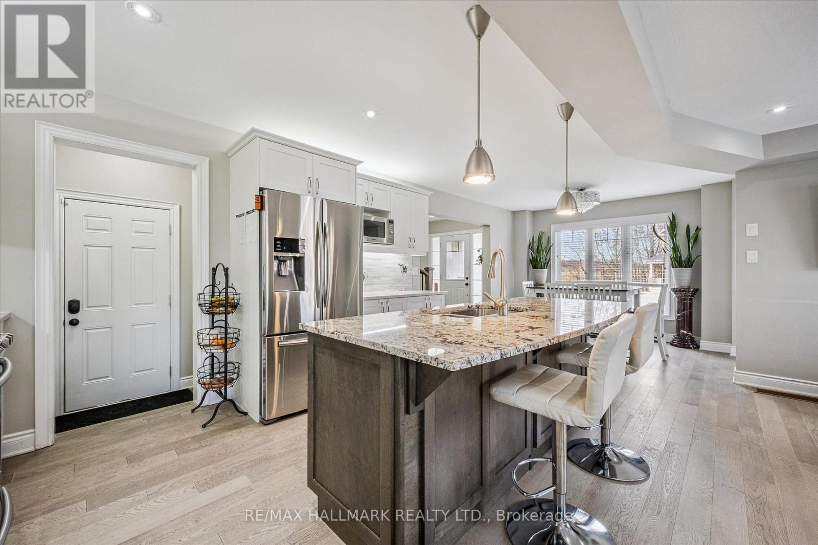 226 Amand Drive, Kitchener, Ontario N2R 0J9 - Photo 11 - X12585996