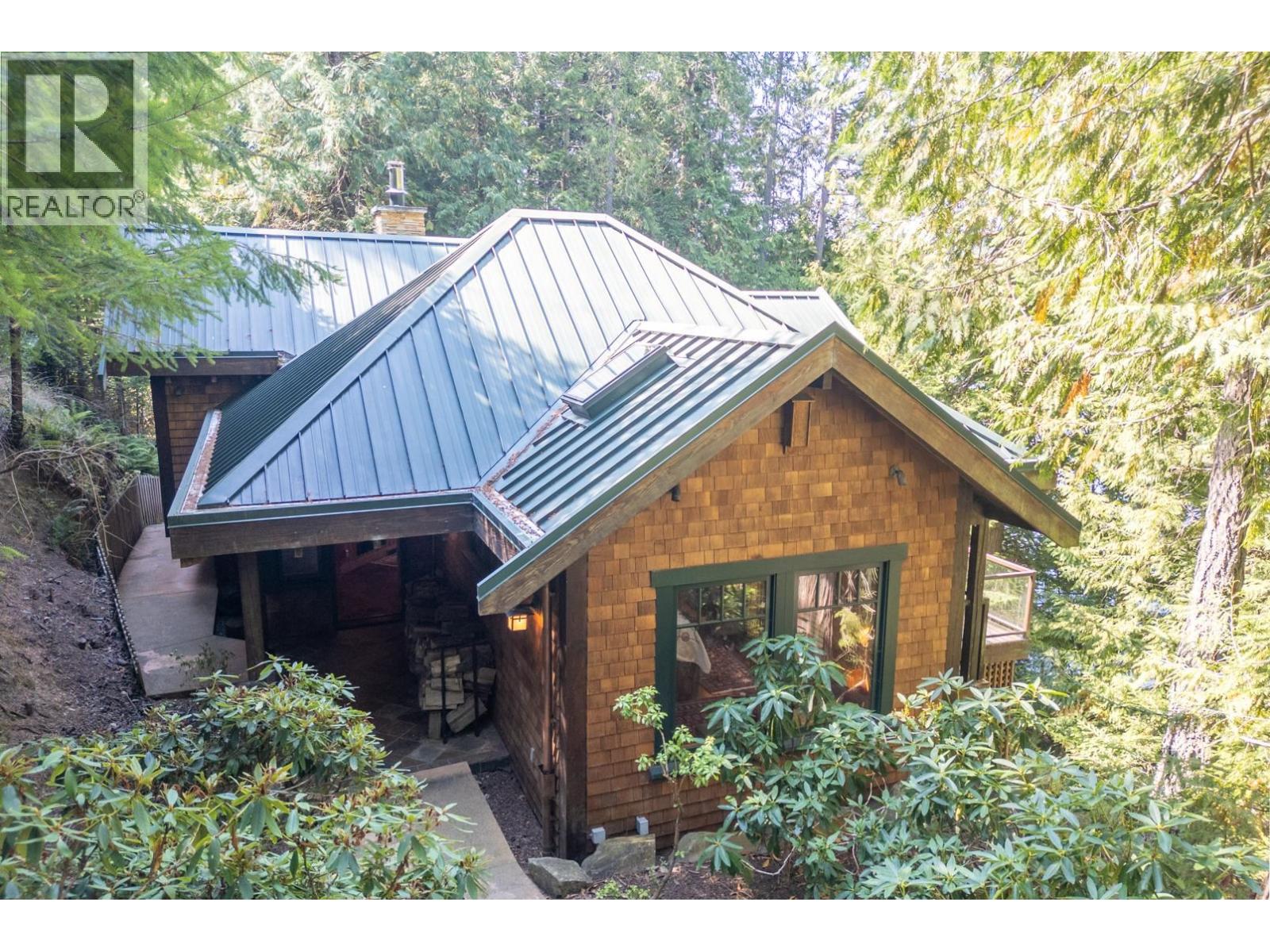 8807 Ainslie Point Road, Pender Island, British Columbia  V0N 2M3 - Photo 3 - R3051996