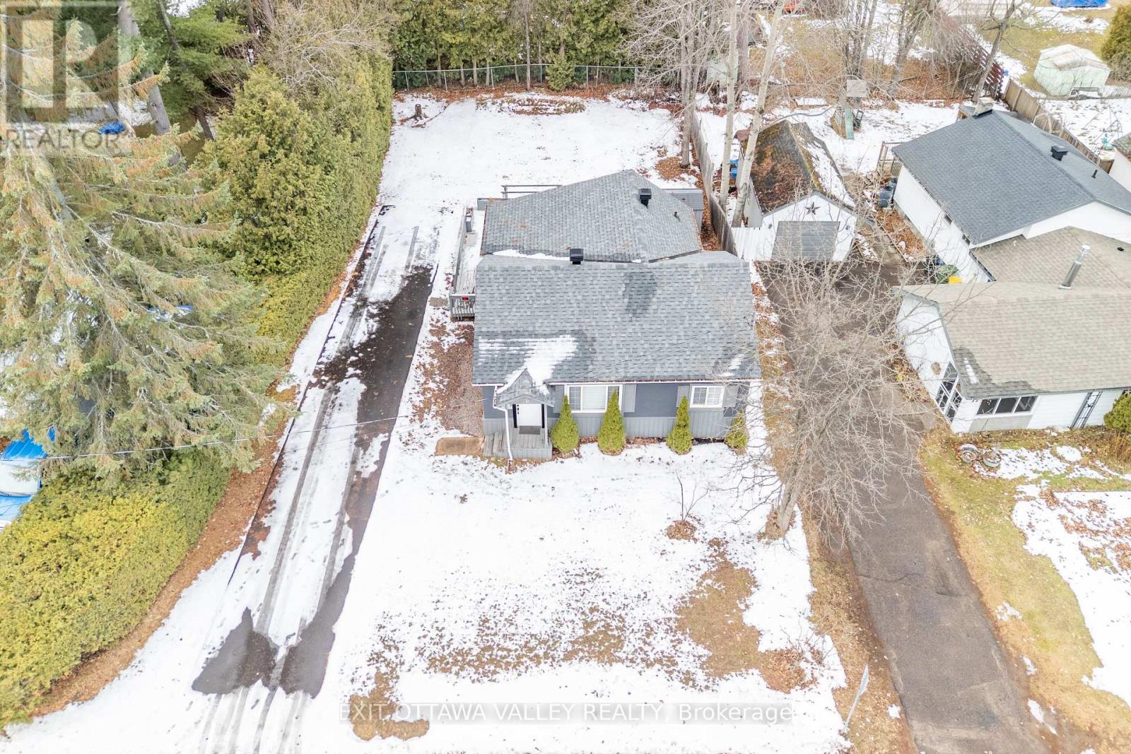 79 Doran Street, Petawawa, Ontario  K8H 1R3 - Photo 1 - X12586102