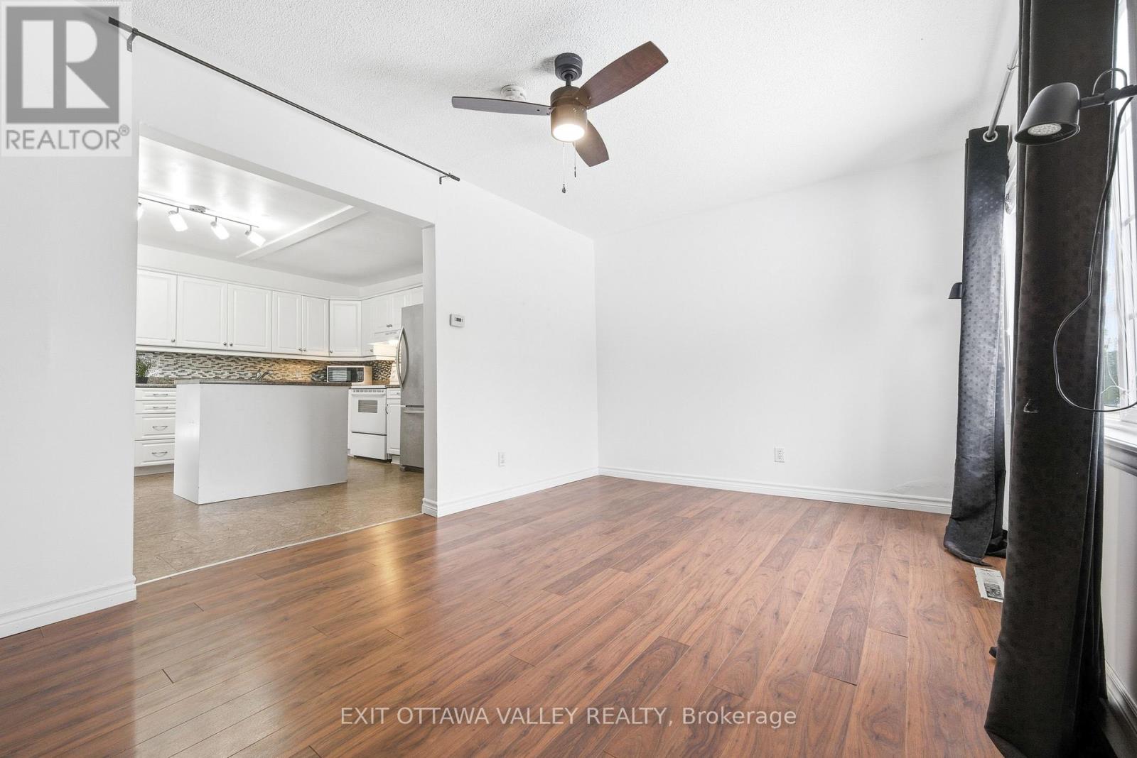 79 Doran Street, Petawawa, Ontario  K8H 1R3 - Photo 15 - X12586102