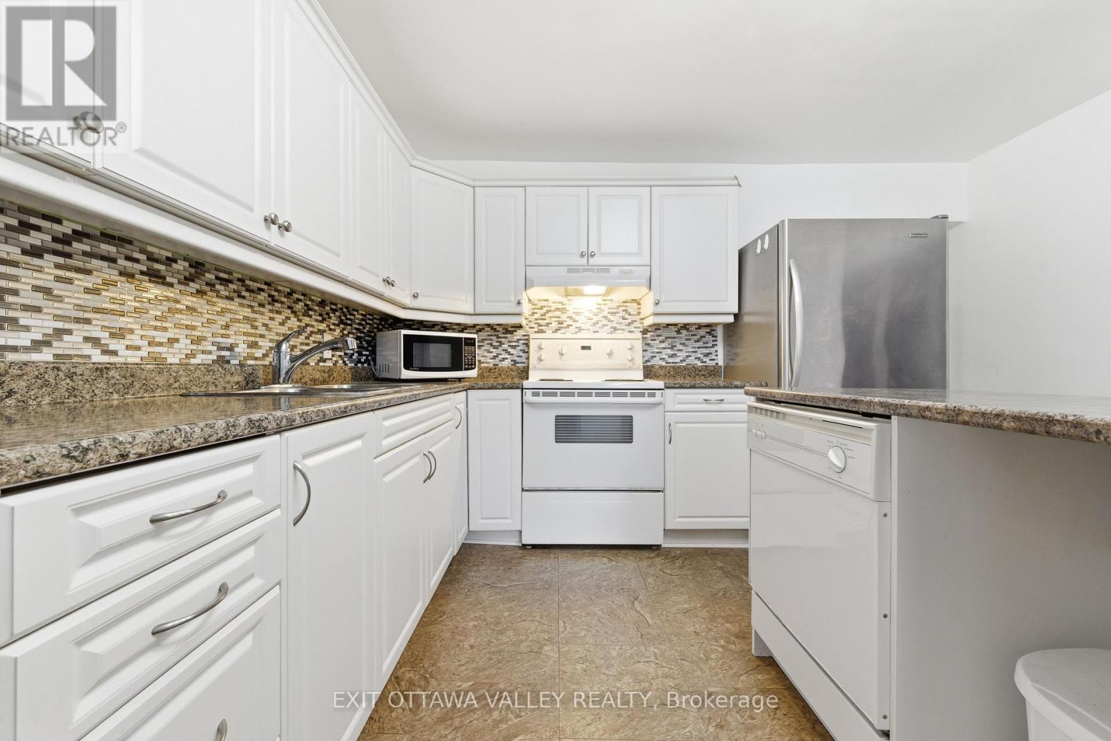 79 Doran Street, Petawawa, Ontario  K8H 1R3 - Photo 20 - X12586102