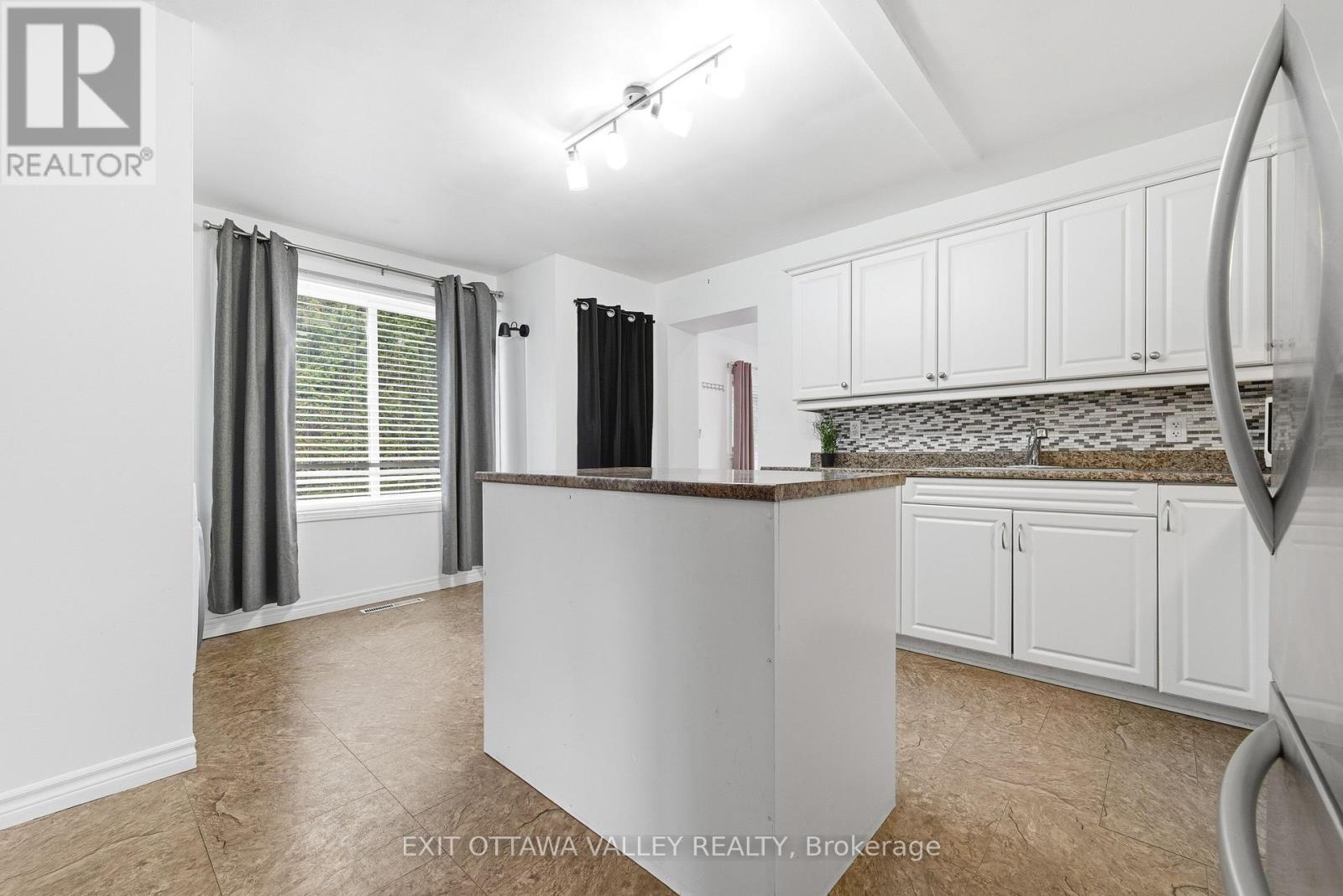 79 Doran Street, Petawawa, Ontario  K8H 1R3 - Photo 22 - X12586102