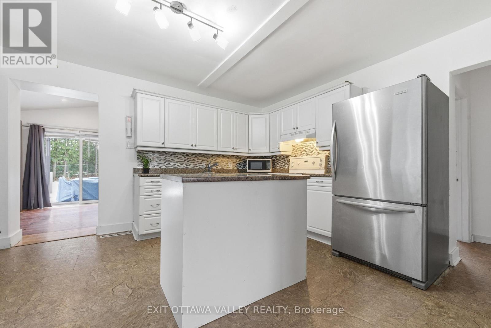 79 Doran Street, Petawawa, Ontario  K8H 1R3 - Photo 23 - X12586102