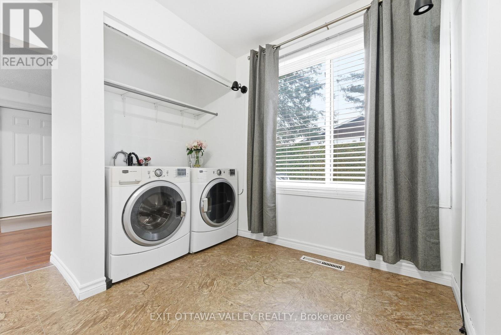 79 Doran Street, Petawawa, Ontario  K8H 1R3 - Photo 26 - X12586102