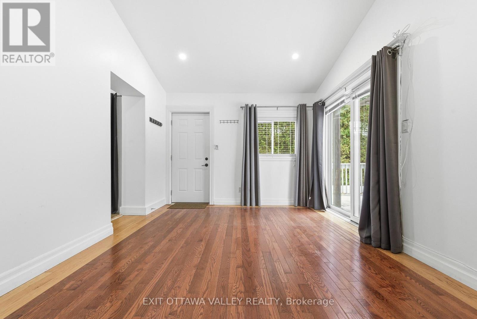 79 Doran Street, Petawawa, Ontario  K8H 1R3 - Photo 33 - X12586102