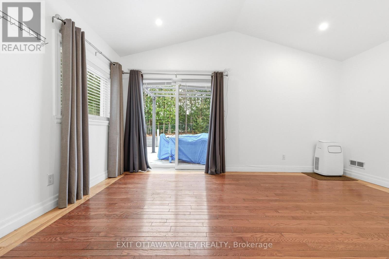 79 Doran Street, Petawawa, Ontario  K8H 1R3 - Photo 34 - X12586102