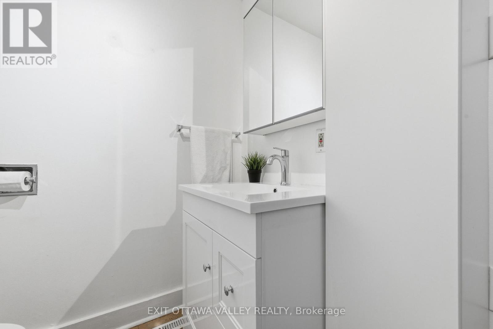 79 Doran Street, Petawawa, Ontario  K8H 1R3 - Photo 41 - X12586102