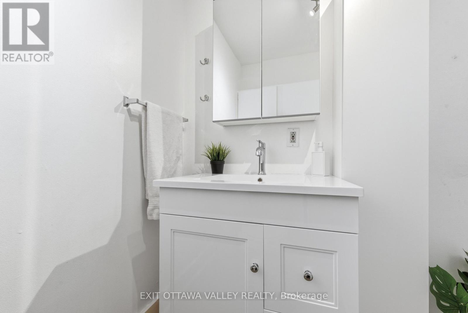 79 Doran Street, Petawawa, Ontario  K8H 1R3 - Photo 42 - X12586102