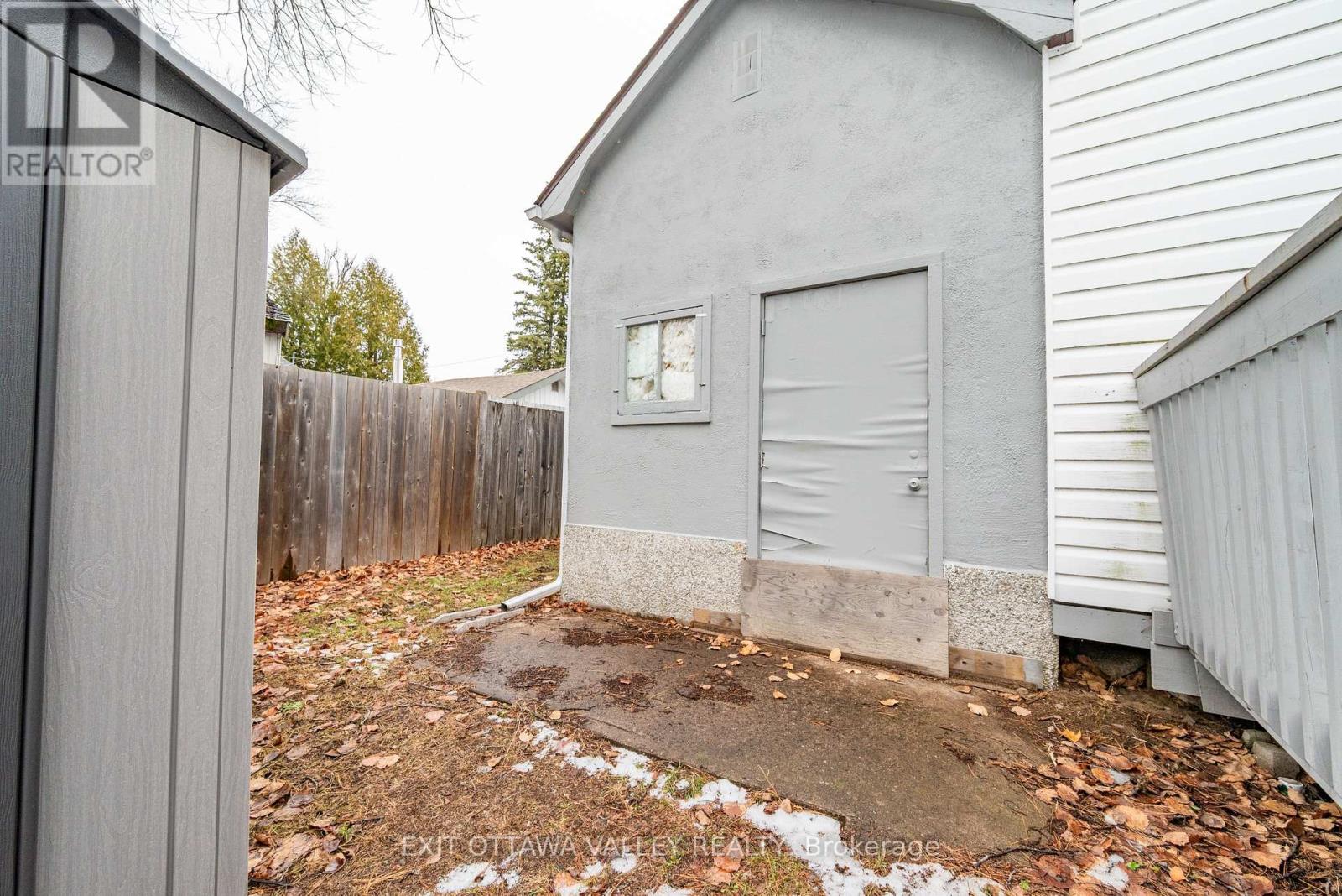 79 Doran Street, Petawawa, Ontario  K8H 1R3 - Photo 46 - X12586102