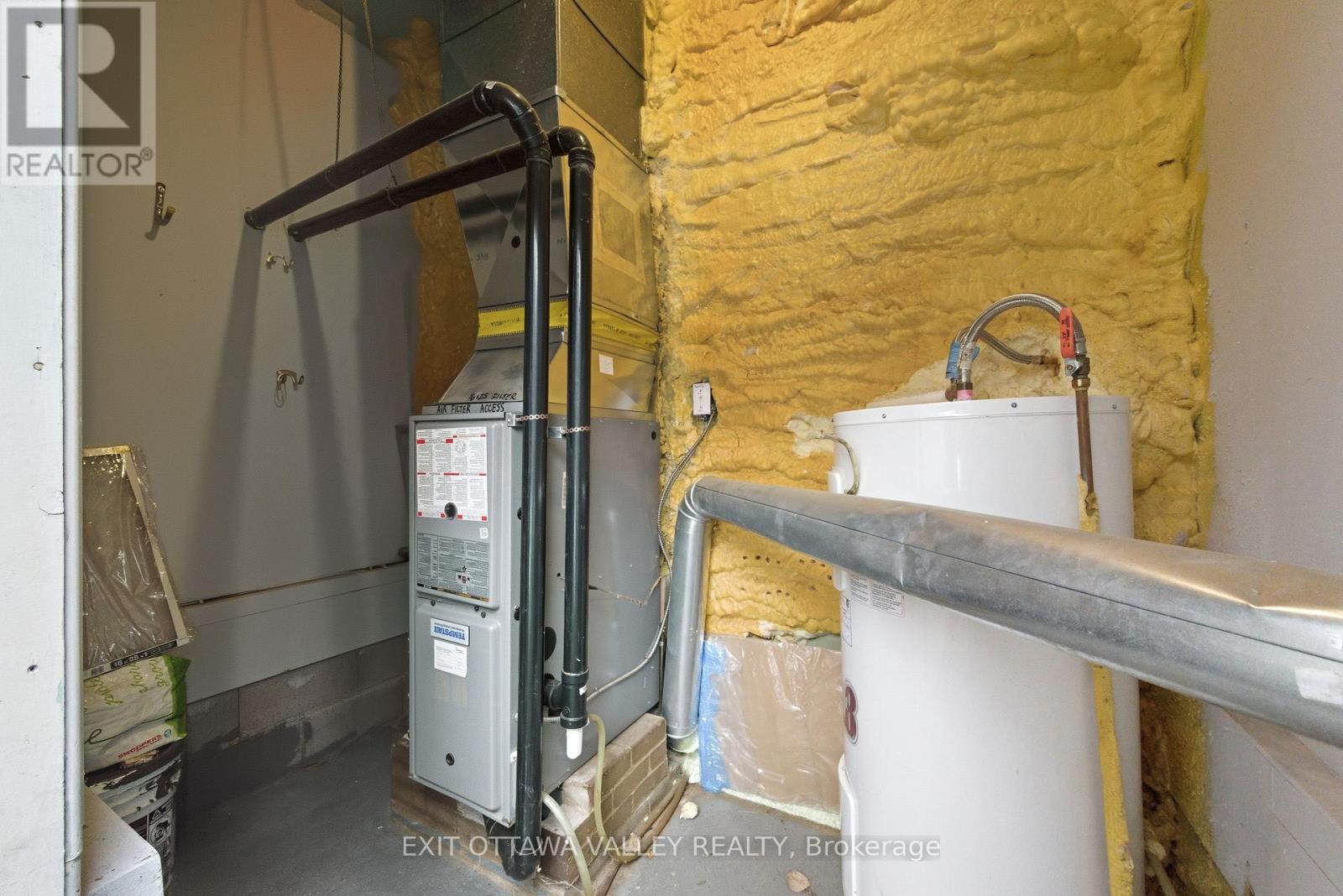 79 Doran Street, Petawawa, Ontario  K8H 1R3 - Photo 47 - X12586102