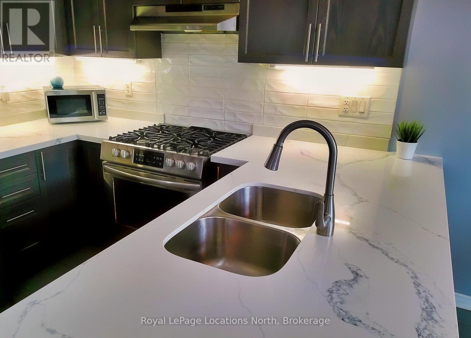 6 Barfoot Street, Collingwood, Ontario  L9Y 3Y7 - Photo 5 - S12584222