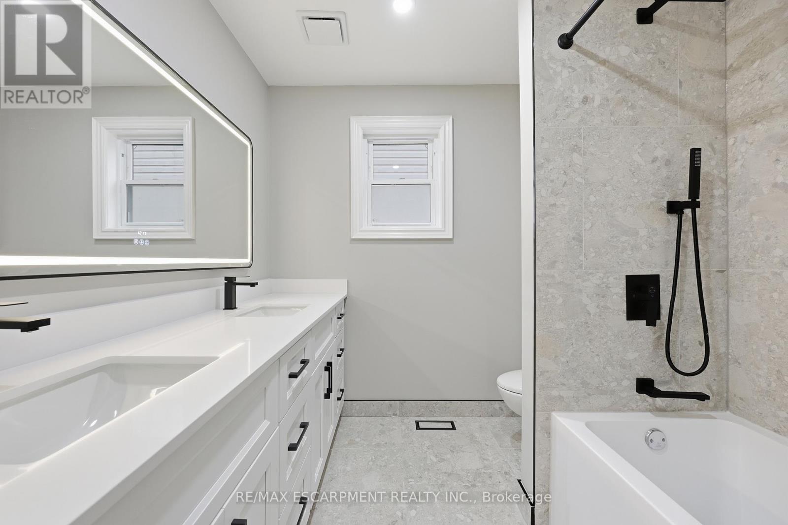 1351 Mcguffin Gate, Milton, Ontario  L9T 6M3 - Photo 36 - W12551530