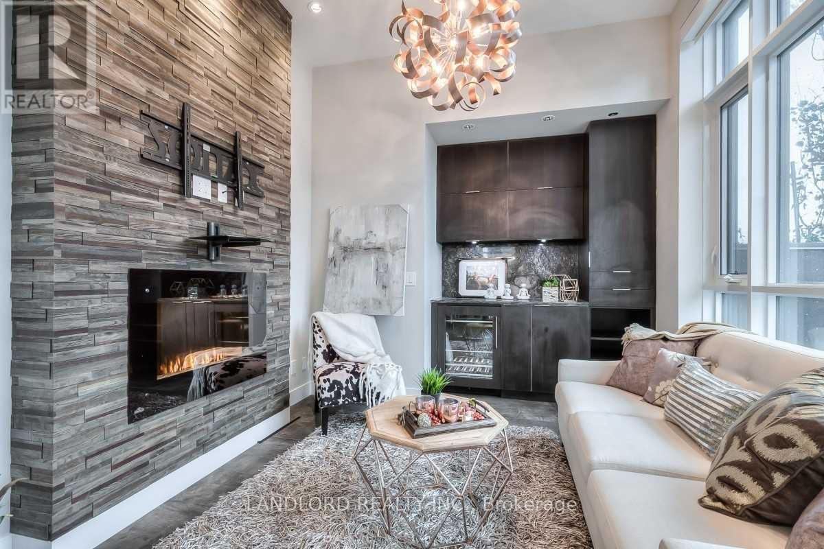 1005 - 318 Richmond Street W, Toronto, Ontario  M5V 0B4 - Photo 3 - C12586038