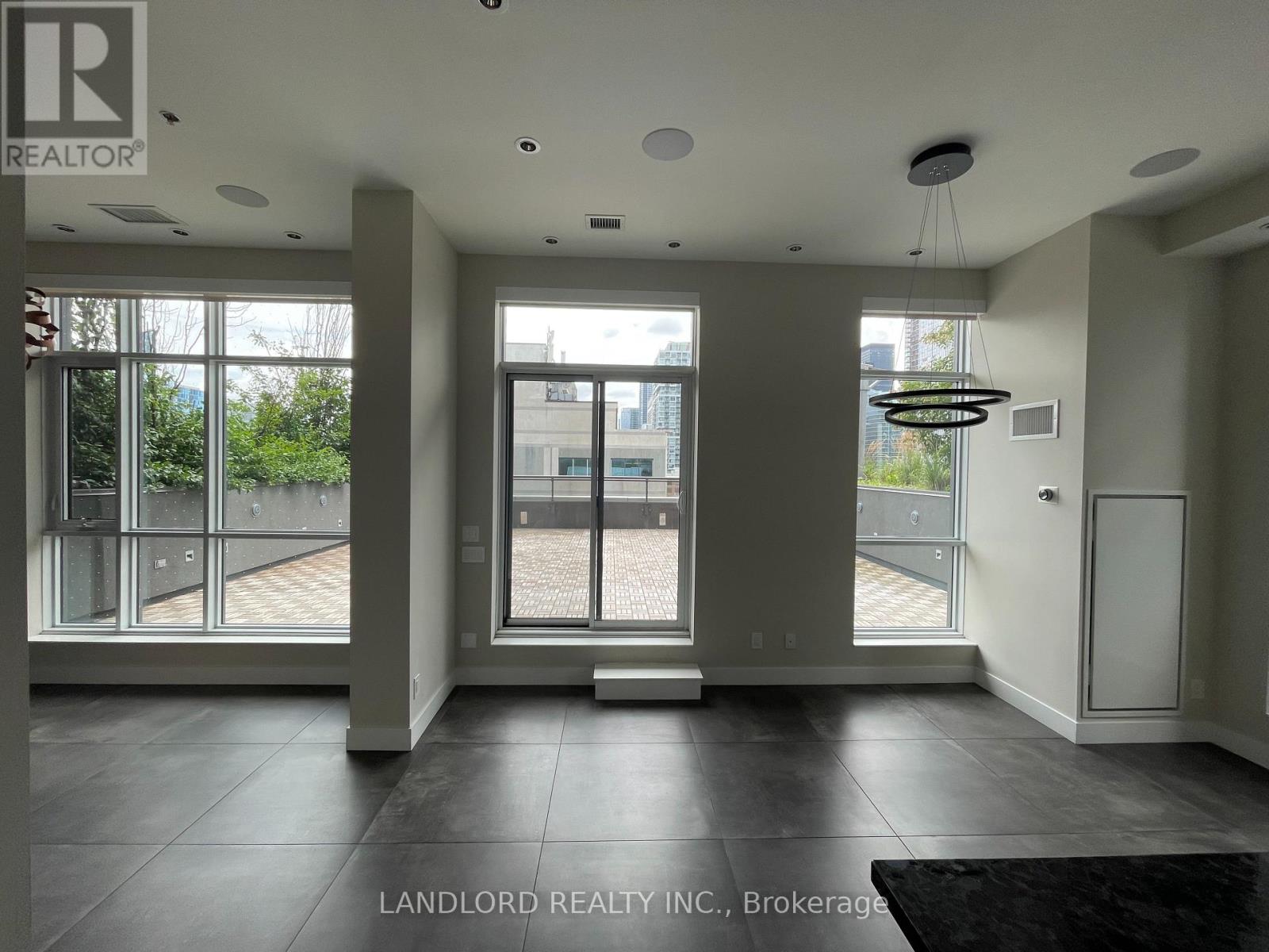 1005 - 318 Richmond Street W, Toronto, Ontario  M5V 0B4 - Photo 9 - C12586038