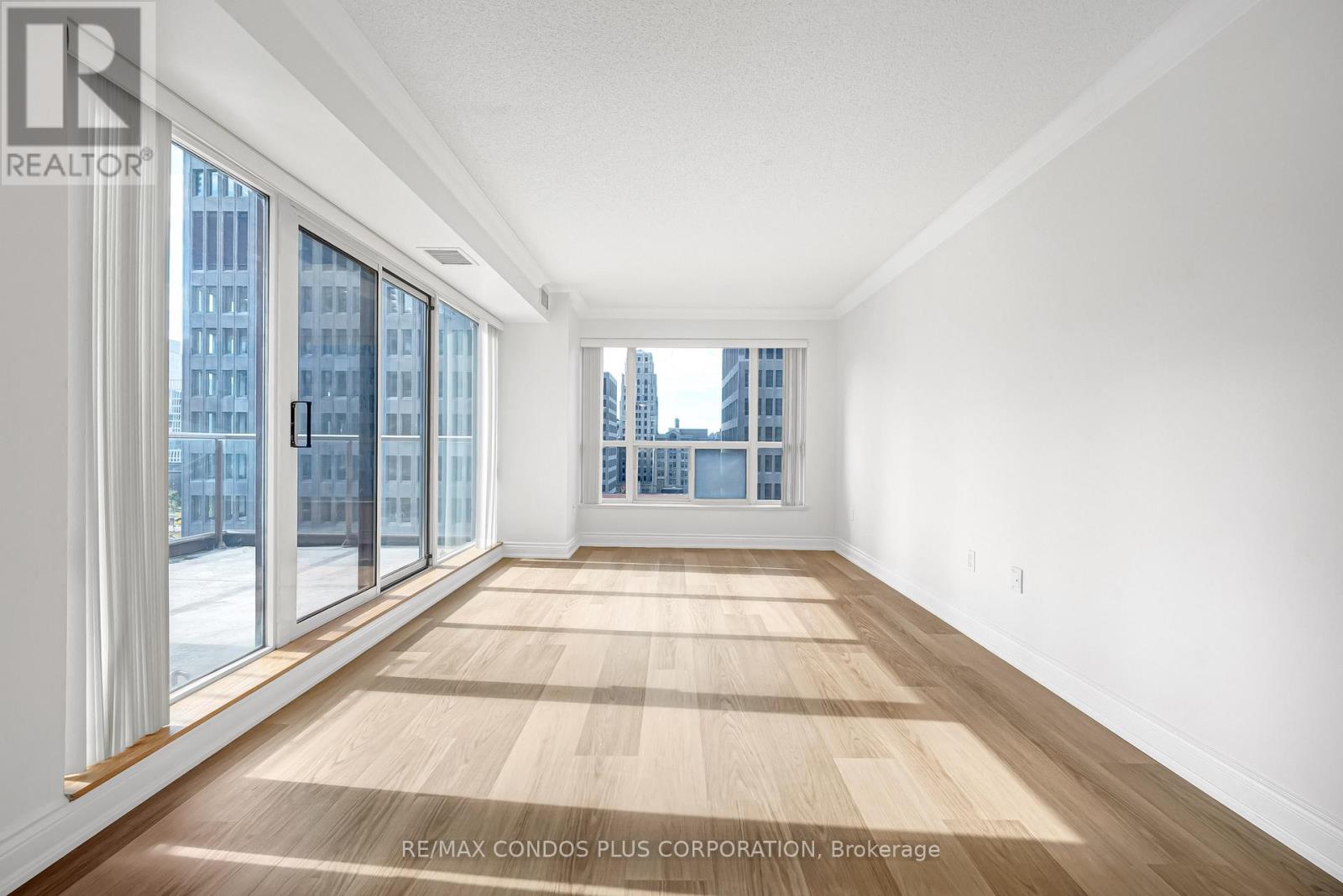 903 - 909 BAY STREET, Toronto, Ontario