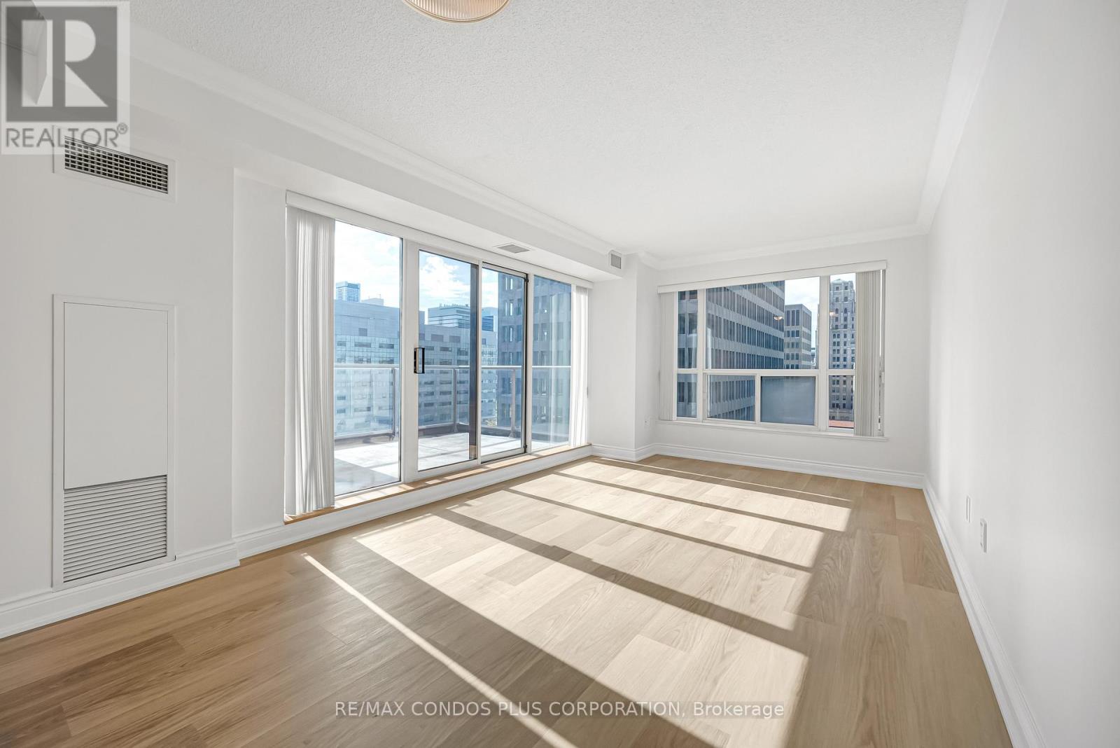 903 - 909 Bay Street, Toronto, Ontario  M5S 3G2 - Photo 3 - C12586108