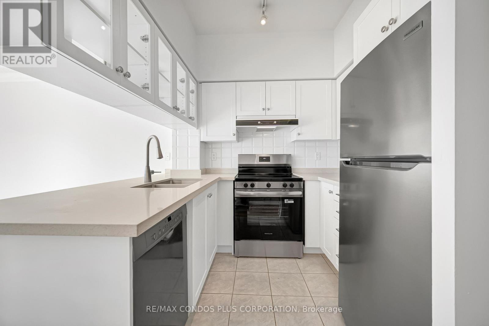 903 - 909 Bay Street, Toronto, Ontario  M5S 3G2 - Photo 8 - C12586108