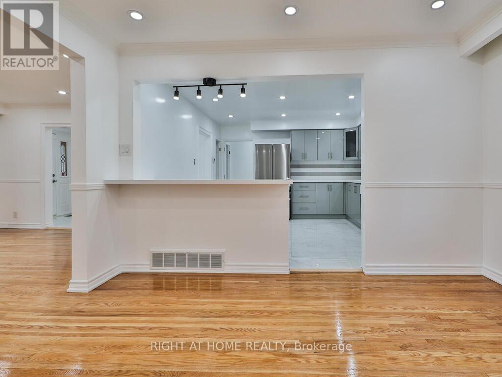 9 Allister Avenue, Toronto, Ontario M1M 3K7 - Photo 10 - E12586194