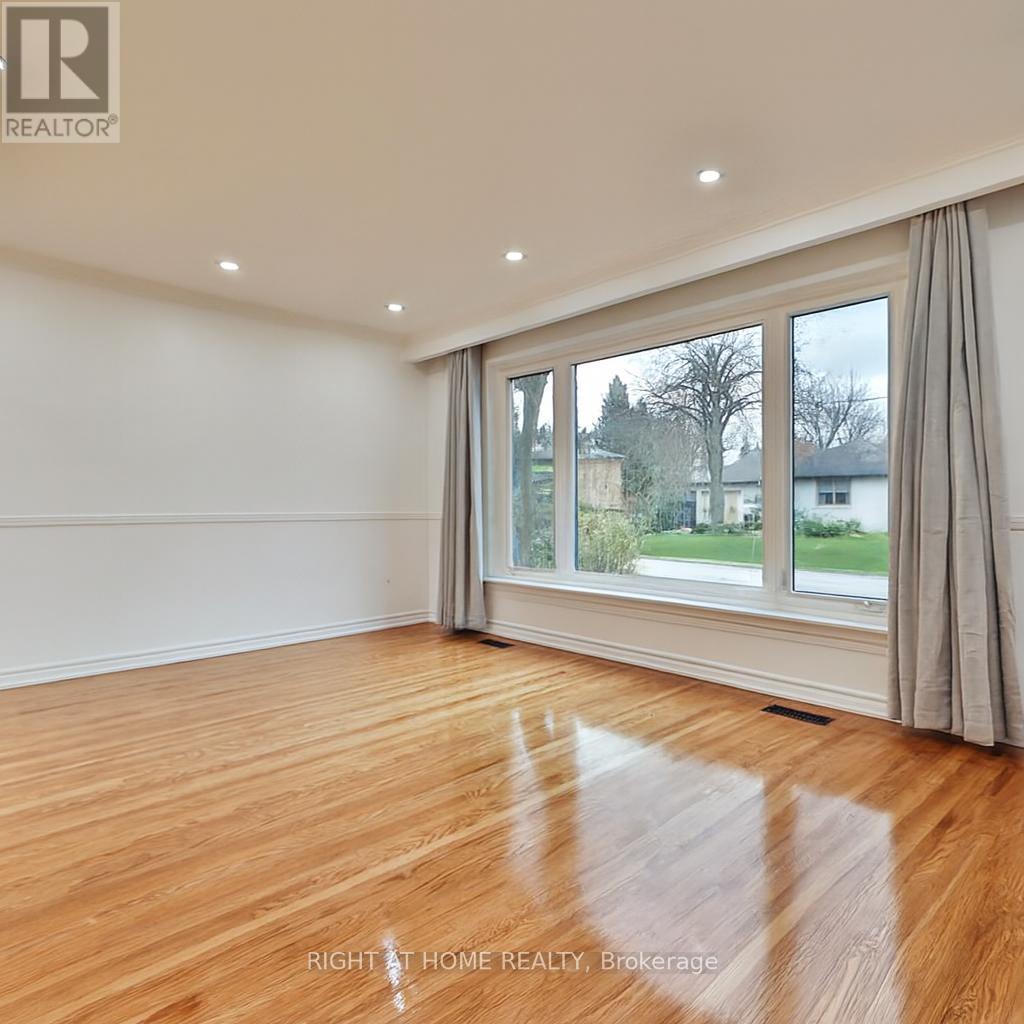 9 Allister Avenue, Toronto, Ontario M1M 3K7 - Photo 3 - E12586194