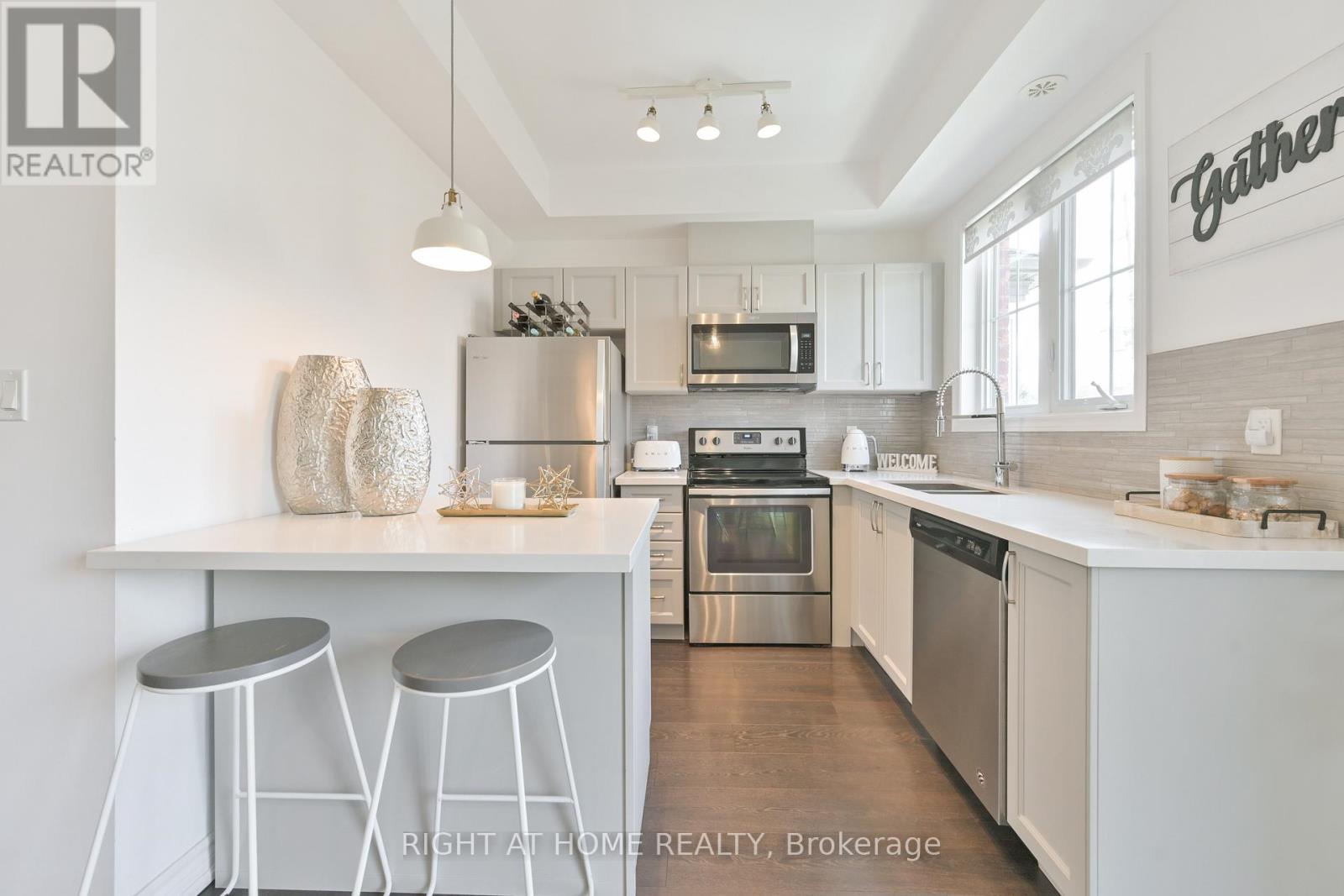 423 - 201 Pine Grove Road, Vaughan (Islington Woods), Ontario  L4L 0H8 - Photo 6 - N12553646